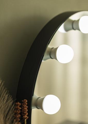 miroir de maquillage professionnel sur la table avec lumière, miroir  cosmétique