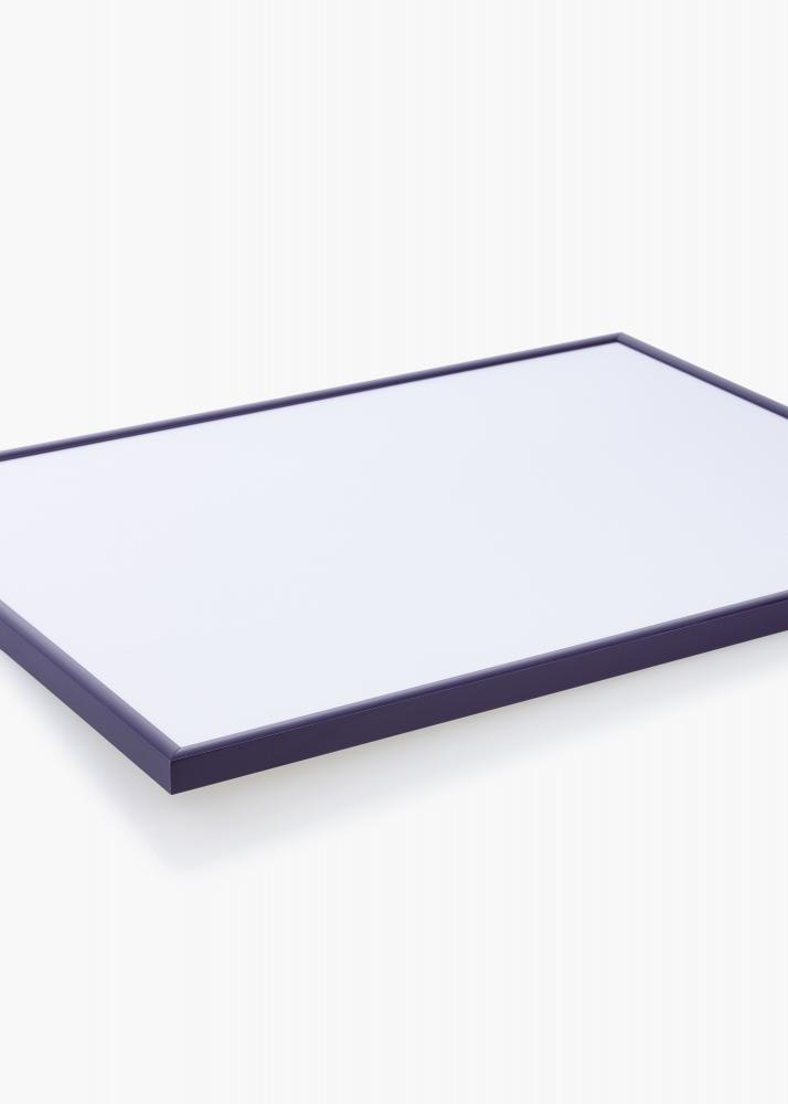 Cadre New Lifestyle Violet sombre 50x70 cm - Passe-partout Blanc 42x59,4 cm