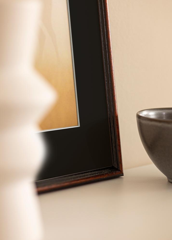 Cadre Horndal Noyer 24x30 cm - Passe-partout Noir 18x24 cm