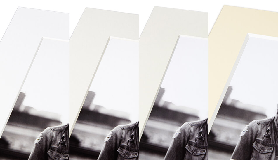 Quatre nuances différentes de passe-partout blancs